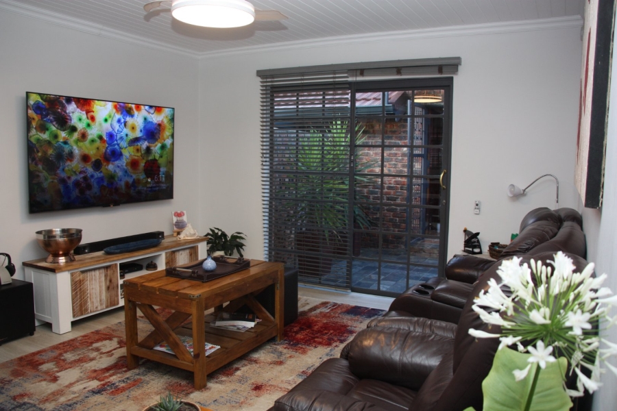 5 Bedroom Property for Sale in Langenhovenpark Free State